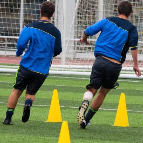 Hochintensives Intervalltraining (HIIT) im Fußball: Effekte anaerober und aerober Varianten