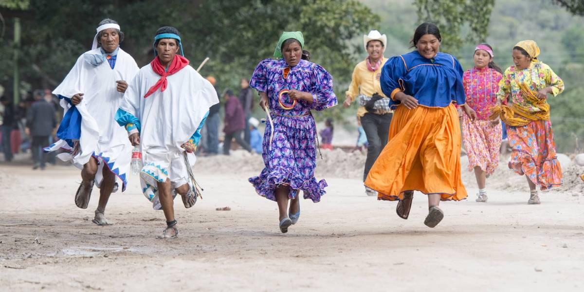 Warum sind die Tarahumara-Indianer in Mexiko so leistungsfähige Gebirgslangstreckenläufer?